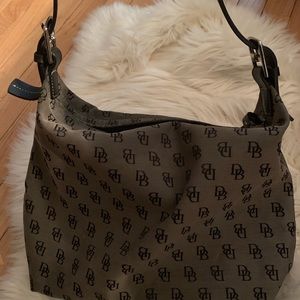 Signature Dooney and Bourke tote/ shoulder bag